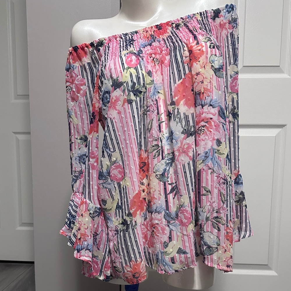 Like-new flirty floral and stripped Melissa Page blouse, M, easy care polyester